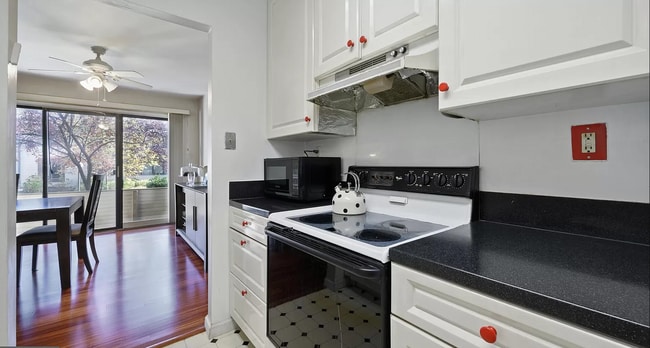Kitchen - P11 Avon Dr