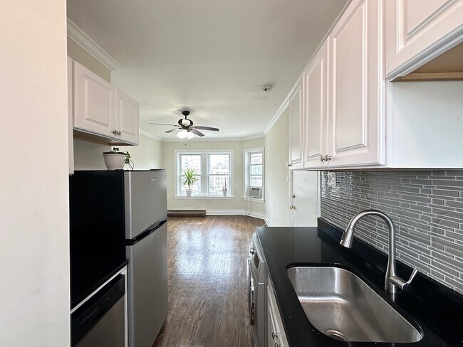 Foto del edificio - 655 W Roscoe St