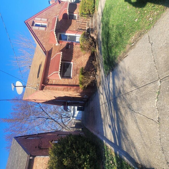 Building Photo - 13500 Crossburn Ave