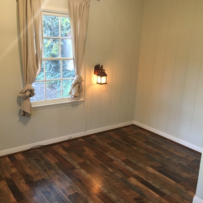 Foto del edificio - 5650 Rhodes Ave