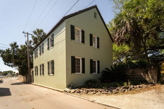 Building Photo - 76 Marine St