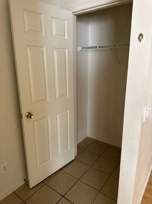 Foto del edificio - 3 BEDROOM 2 BATHROOM DUPLEX FOR RENT