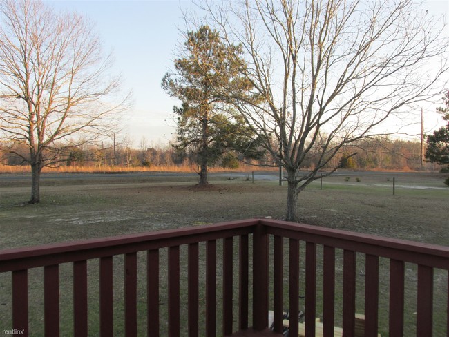 Building Photo - 724 Macedonia Rd