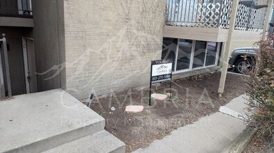 Building Photo - 4428 S Rosehaven Ct