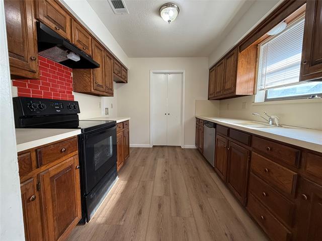 Building Photo - 526 Post Oak Ln