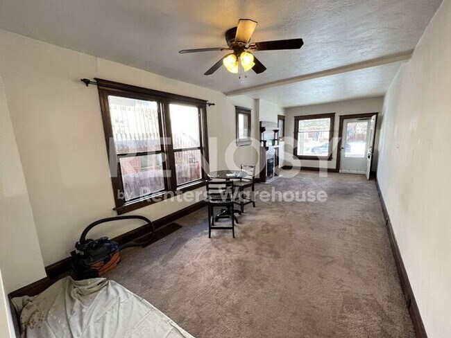 Foto del edificio - Charming 1 Bed / 1 Bath Duplex with basement Near Washington Park – Available Now!