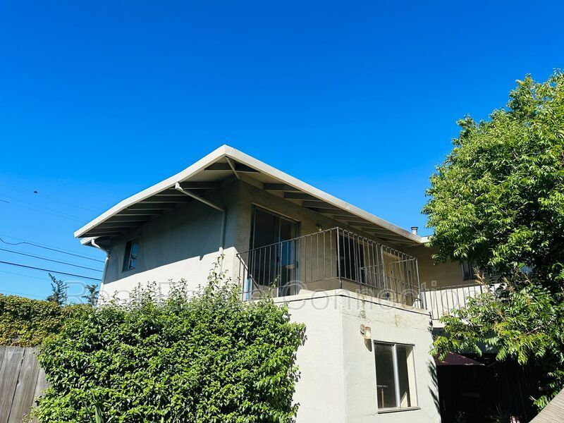870 Castlewood Dr Unit 4, Los Gatos, CA 95032 Condo for Rent in Los