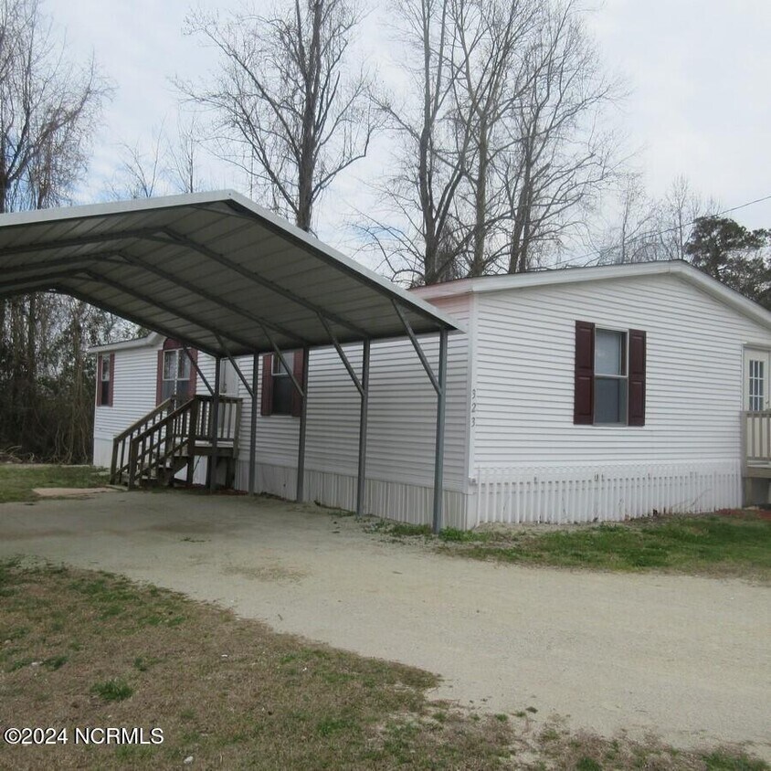 Primary Photo - 323 Leonard St