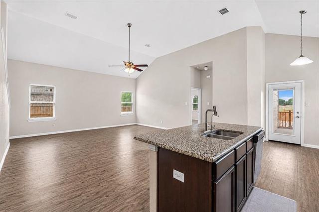 Foto del edificio - 710 Woodcrest Dr