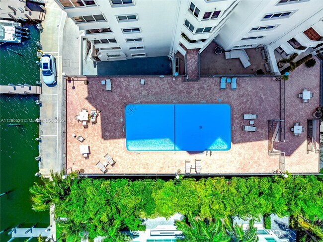 333 Sunset Dr Unit 808 photo'