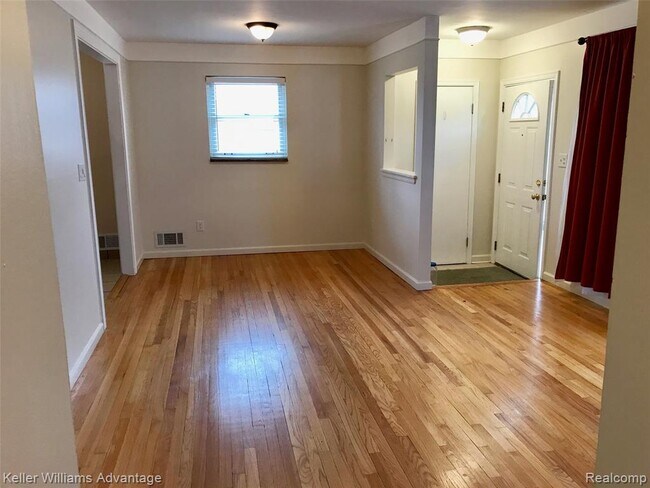 Building Photo - 36616 Angeline Cir