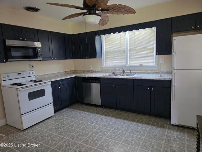 Foto del edificio - 2301 Janlyn Rd