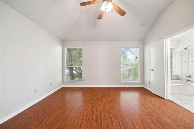 Foto del edificio - 2919 Great Lakes Ave