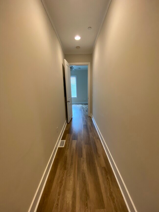 Building Photo - 1221 Bower Pky