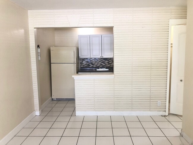 Kitchen - 380 SE 12th Ave