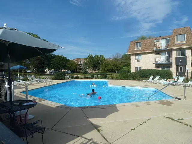 Foto del edificio - 212 Shorewood Dr
