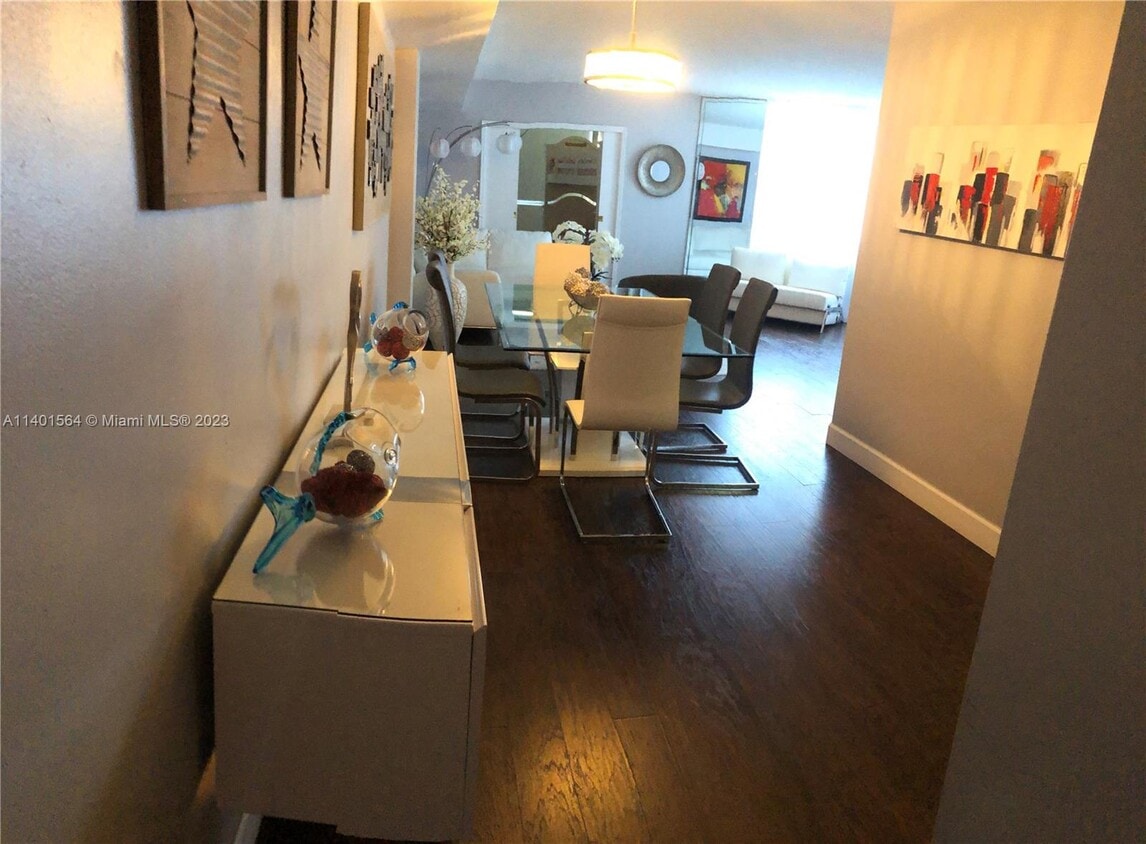 Primary Photo - 905 Brickell Bay Dr