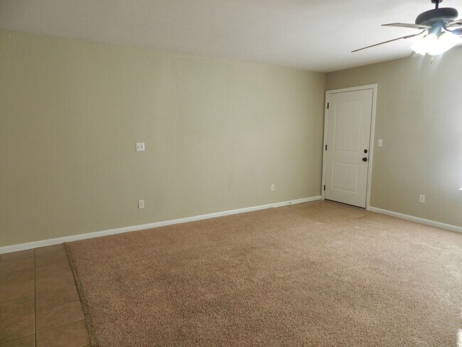 Foto del edificio - 107 Edna St