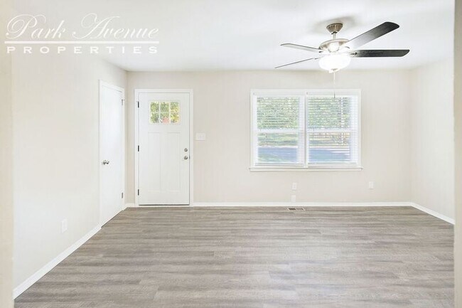 Building Photo - 3006 Cedarhurst Dr