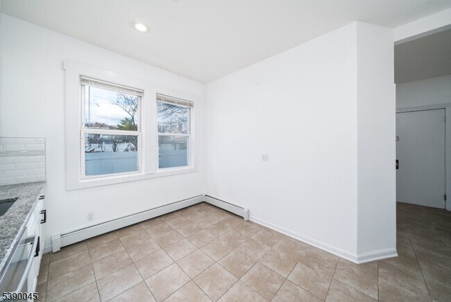 Building Photo - 9 Kling St