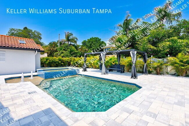 Building Photo - 4/3/2 pool home in Snell Isle