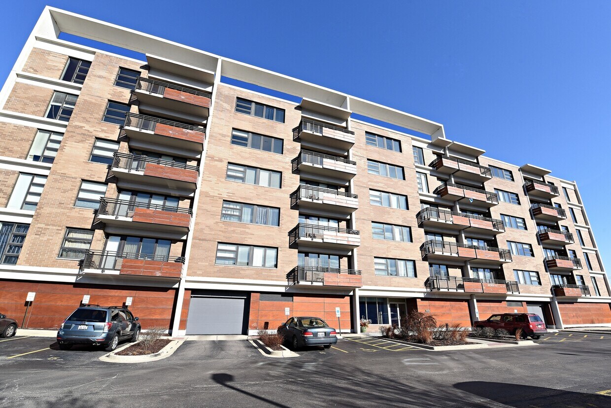 1905 S Wolf Rd Unit 608, Hillside, IL 60162 Condo for Rent in