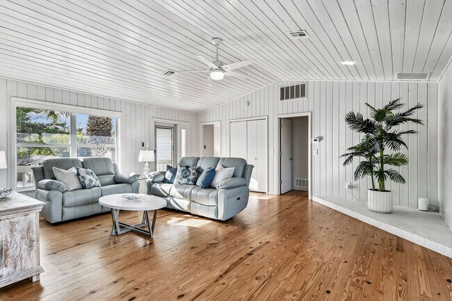 Foto del edificio - 7745 Manasota Key Rd