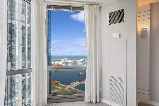 Foto del edificio - 195 N Harbor Dr