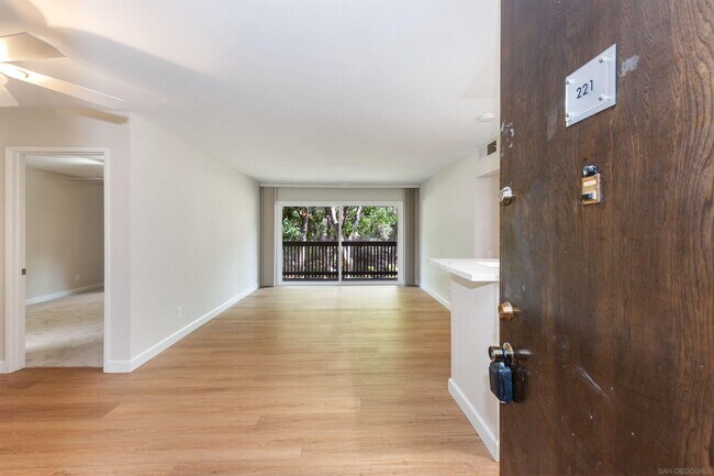Foto del edificio - 6416 Friars Rd