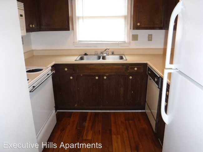 Foto del edificio - 1506 Barrington Rd NW