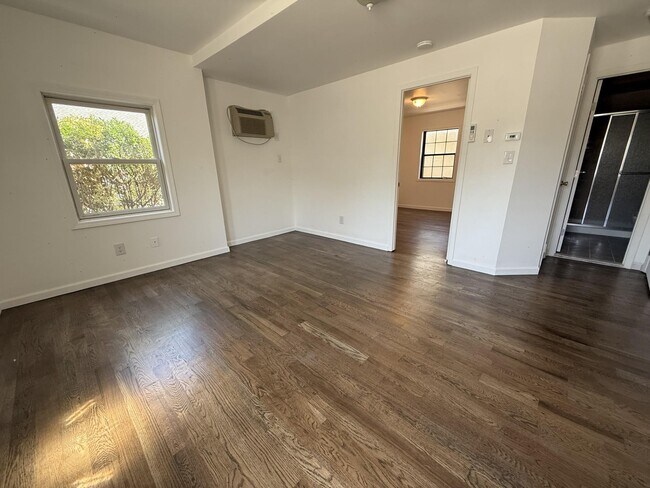 Foto del edificio - 355 Bayville Ave