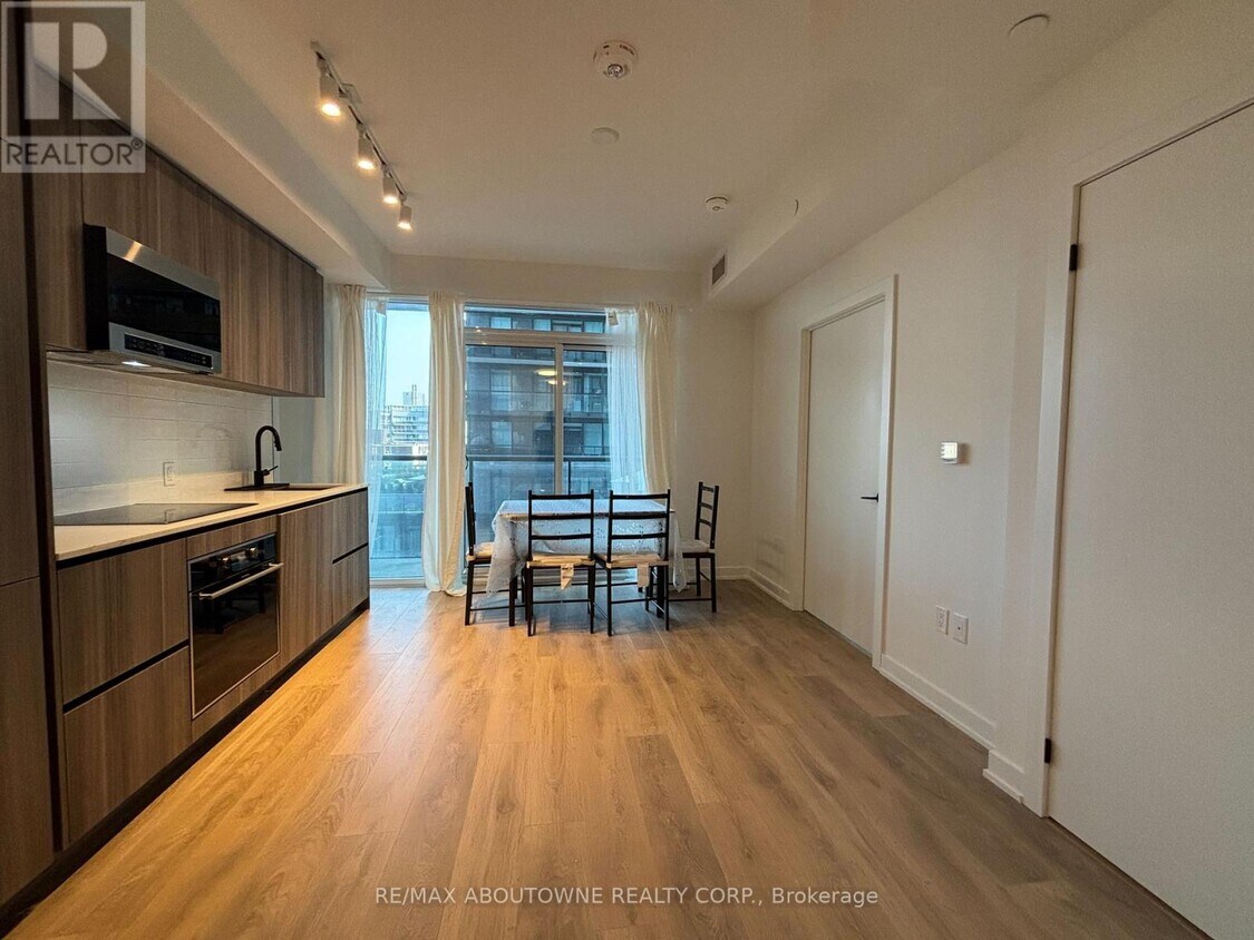 Photo principale - 117-1117 Broadway Ave