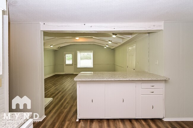 Building Photo - 5652 Chickasaw Dr