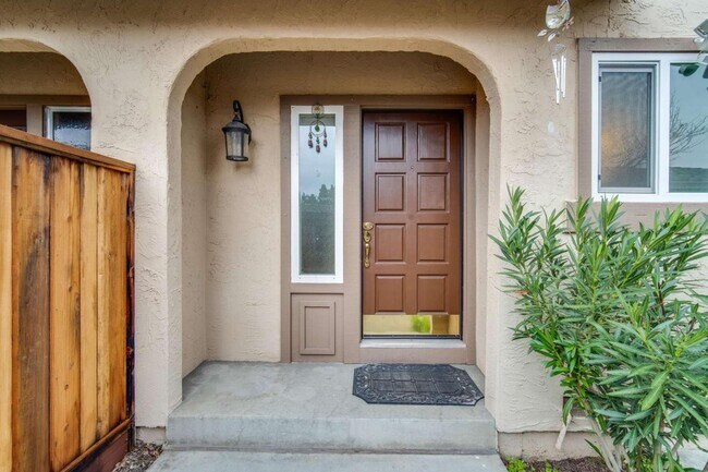 Building Photo - 1360 Roadrunner Terrace