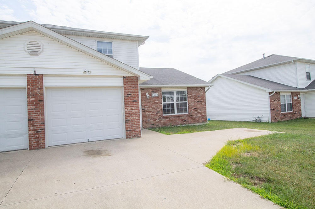 1663 High Quest Cir, Columbia, MO 65202 Townhome Rentals in Columbia MO