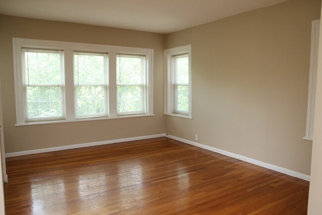 Foto del edificio - 6829 Kingsbury Blvd