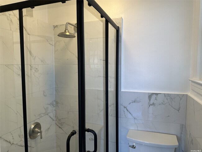 Foto del edificio - 9 Covert Ave