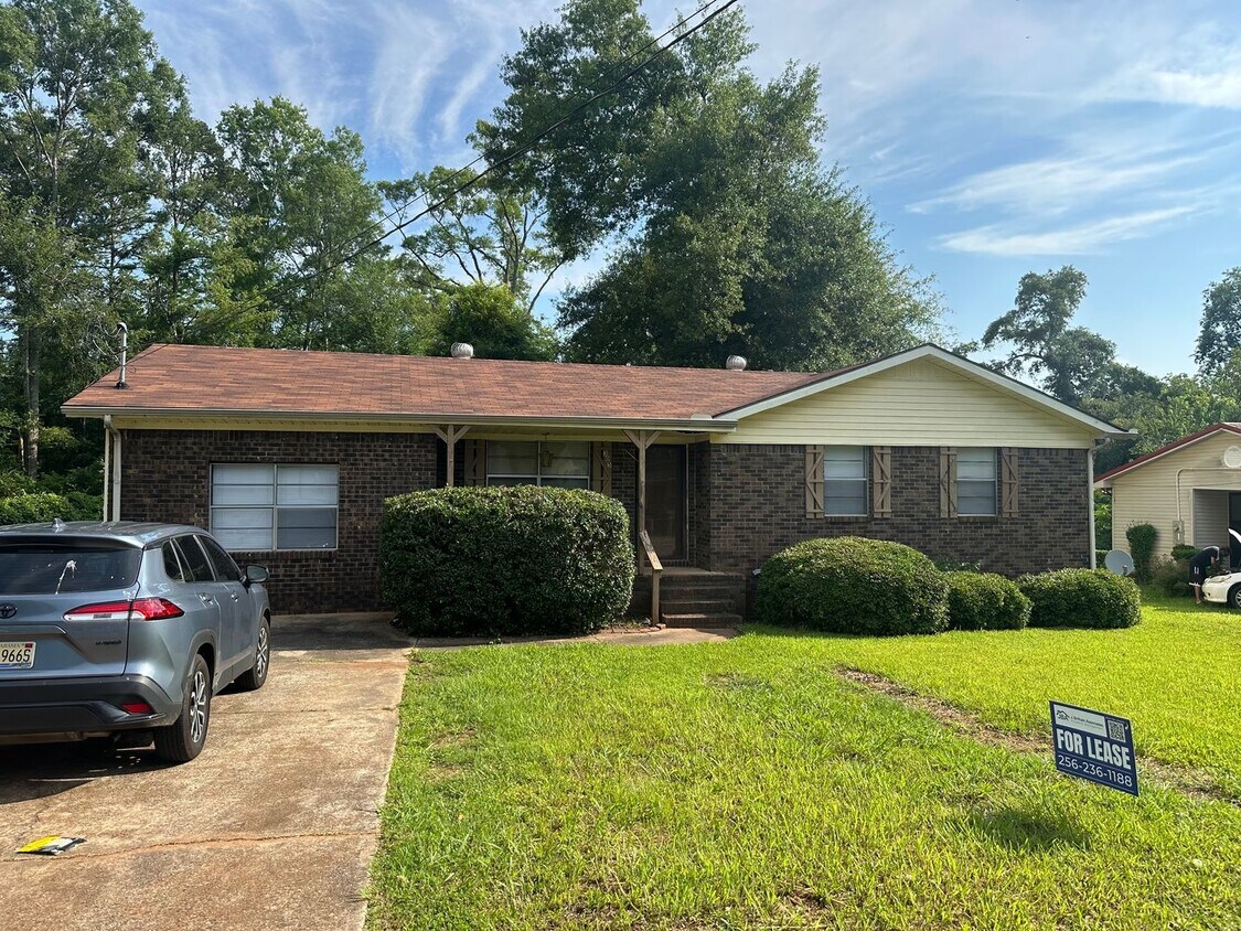 Foto principal - 305 Wilson Dr SW
