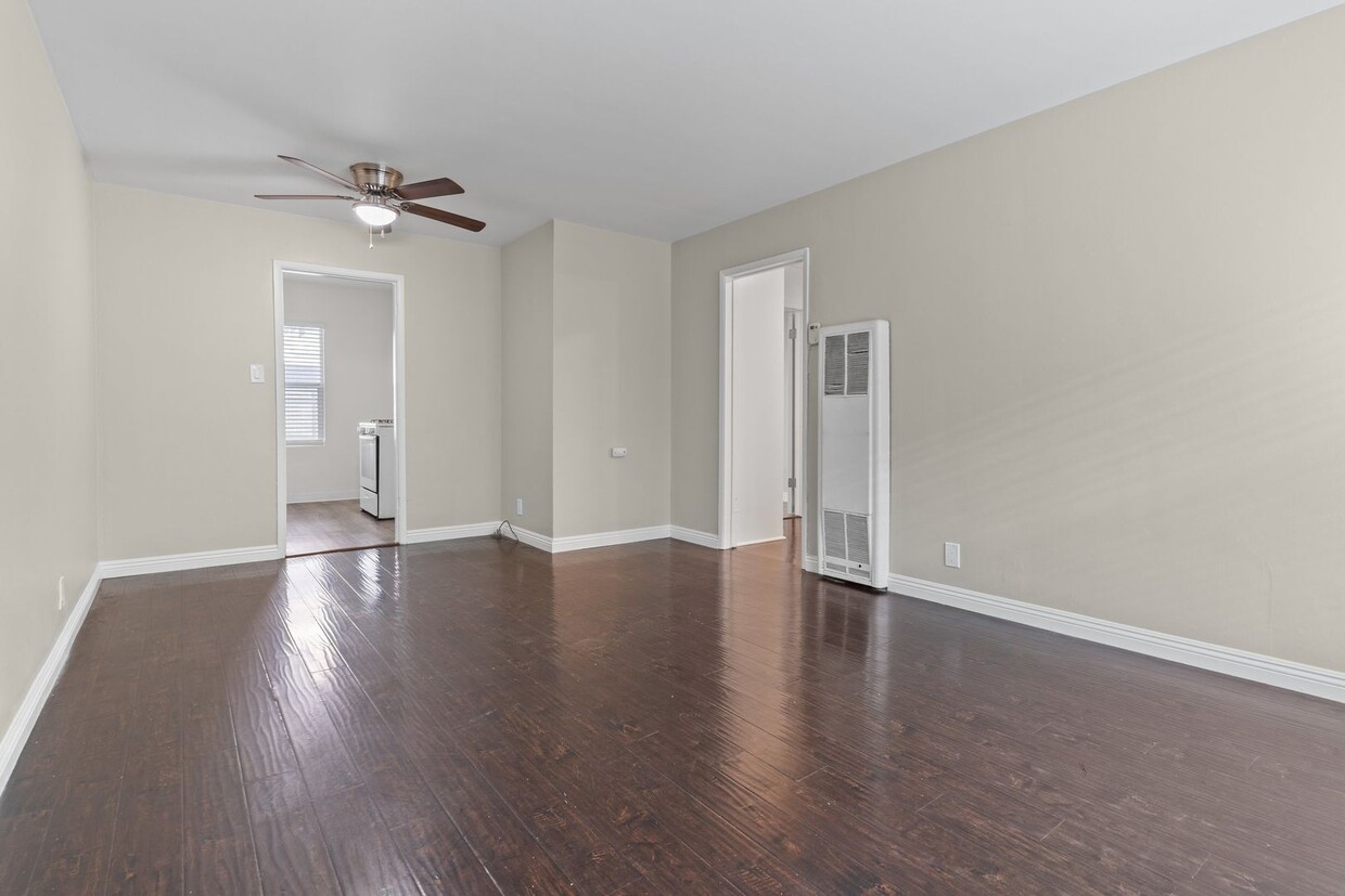 Foto principal - 201-209 E 12th Street