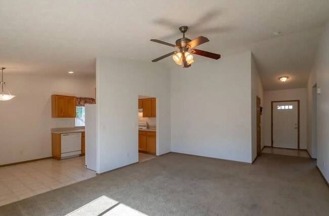 Foto del edificio - 746 Desert Pine St NW