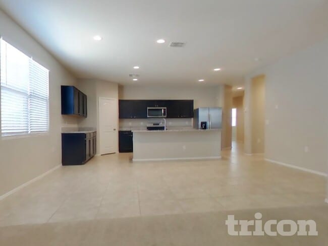 Building Photo - 31026 W Earll Dr