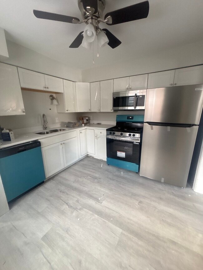 Building Photo - 4 bed 1 bath