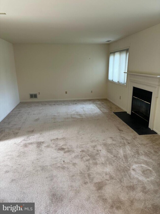 Building Photo - 864 Jefferson Way
