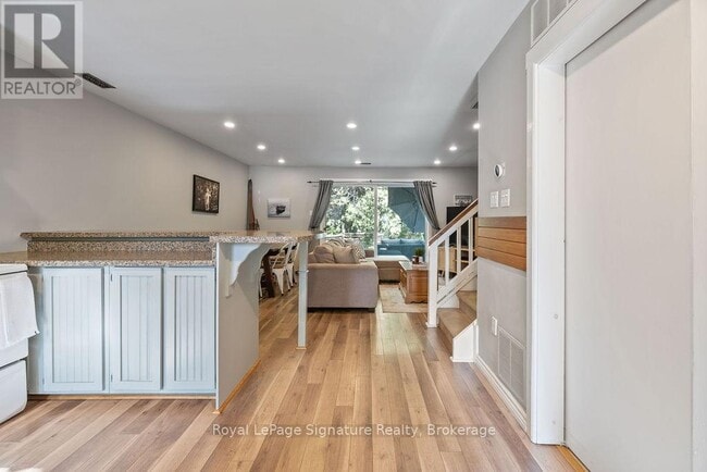 Building Photo - 124 Escarpment Crescent