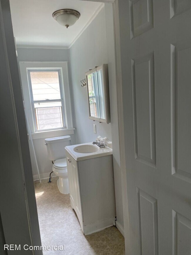 Building Photo - 3 br, 1 bath House - 949 Wyley Ave