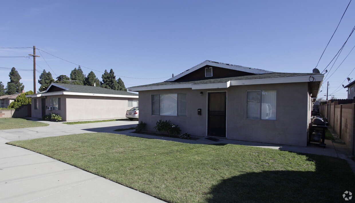 Primary Photo - 8752-8770 Hoffman St