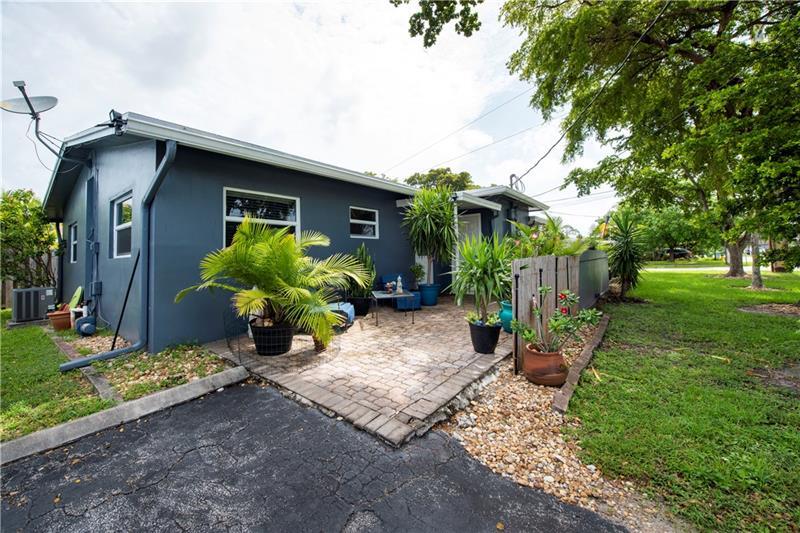 Foto principal - 3621 NE 8th Ave
