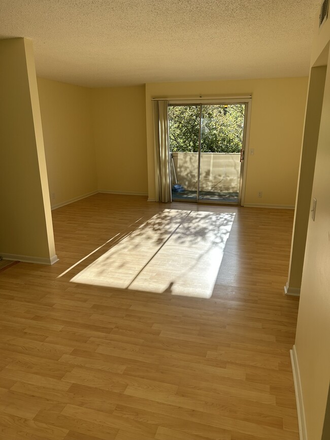 Foto del edificio - 515 Basswood Ave