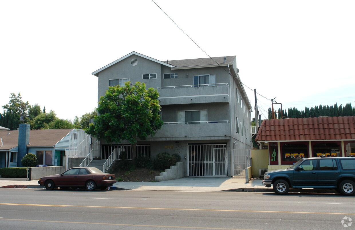 Foto del edificio - 14826 Magnolia Blvd