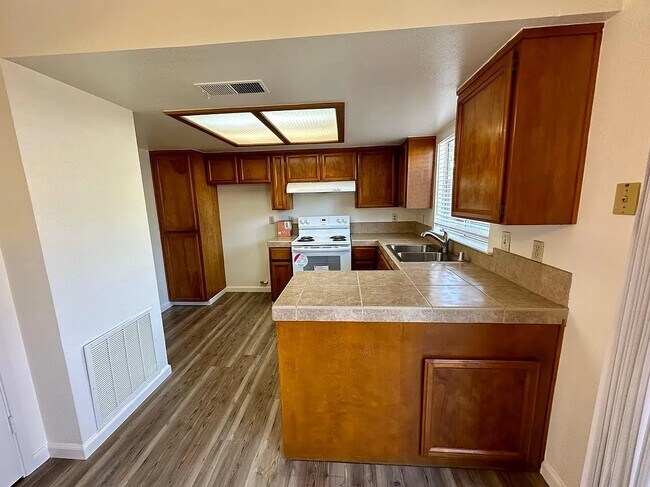 Foto del edificio - 4904 N Arthur Ave